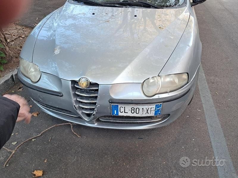 Usata Alfa Romeo 147 105 CV (77 kW) 2004 Grigio Utilitaria