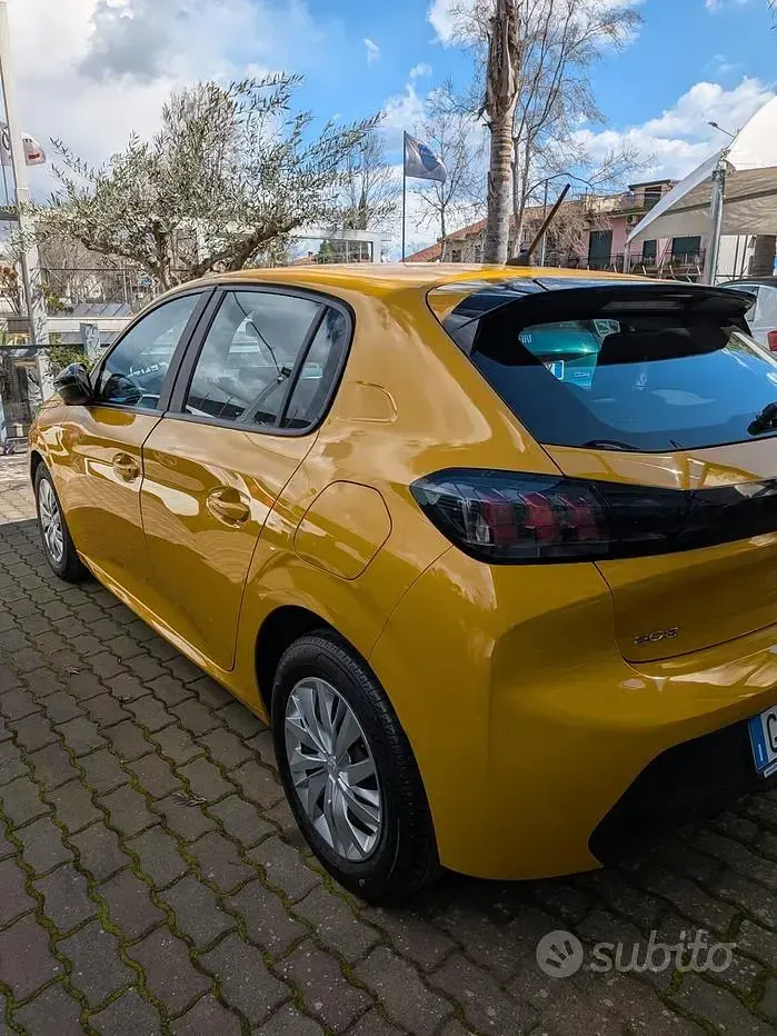 Usata Peugeot 208 Active 75 CV (55 kW) 2023 Giallo Utilitaria