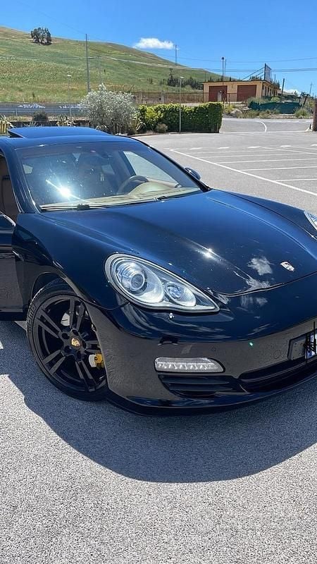 Usata Porsche Panamera 250 CV (183 kW) 2011 Nero Utilitaria