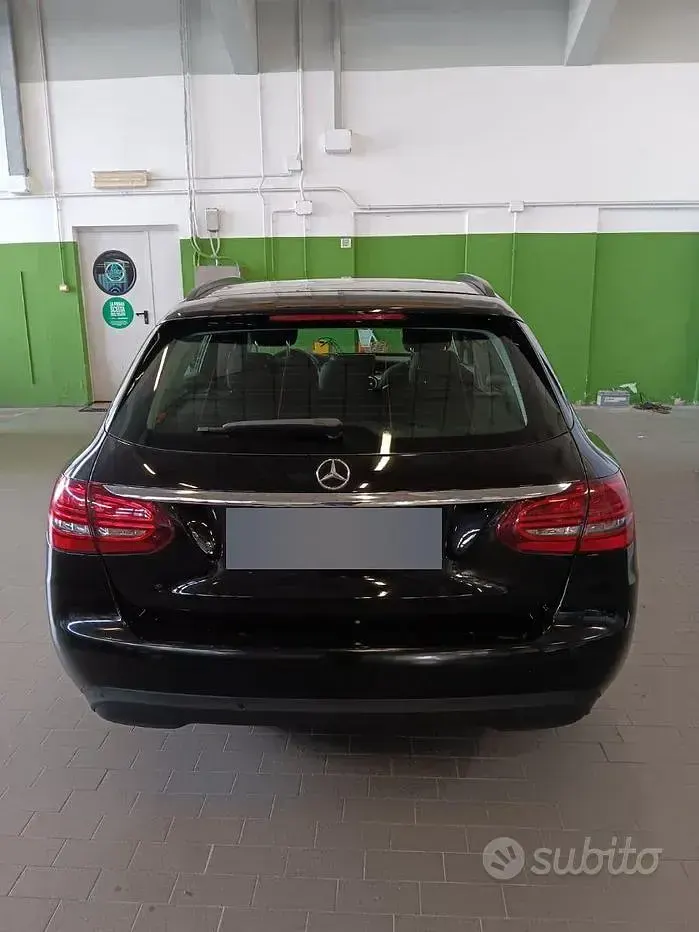 Usata Mercedes C180 Business 122 CV (89 kW) 2019 Nero Station wagon