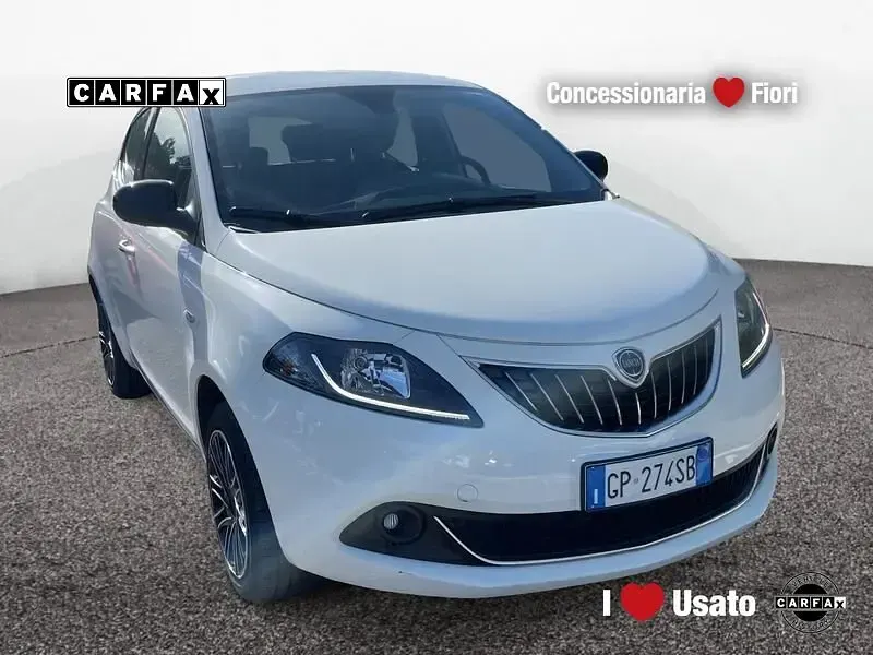 Usata Lancia Ypsilon Gold 69 CV (50 kW) 2023 Bianco Utilitaria