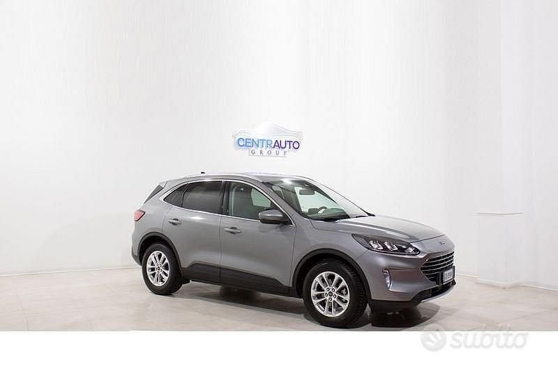 Usata Ford Kuga Titanium 120 CV (88 kW) 2020 Argento SUV