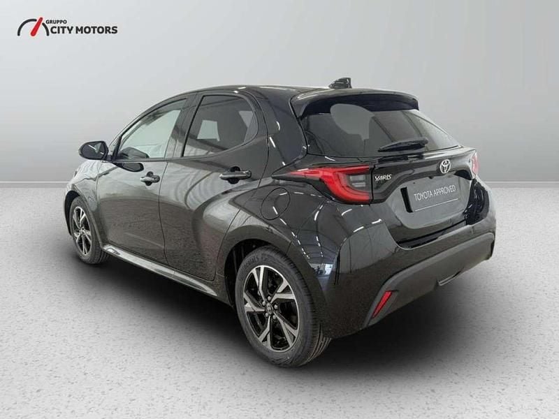 Nuova Toyota Yaris Hybrid Trend 116 CV (85 kW) 2026 Black met Berlina