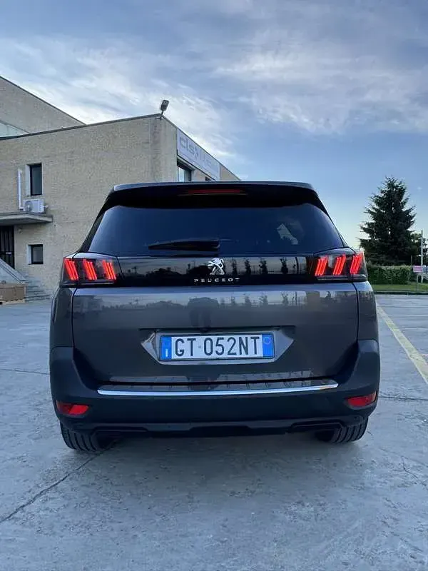 Usata Peugeot 5008 Allure 131 CV (96 kW) 2024 Grigio SUV