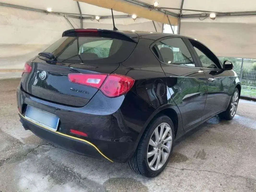 Usata Alfa Romeo Giulietta Super 120 CV (88 kW) 2018 Nero Utilitaria