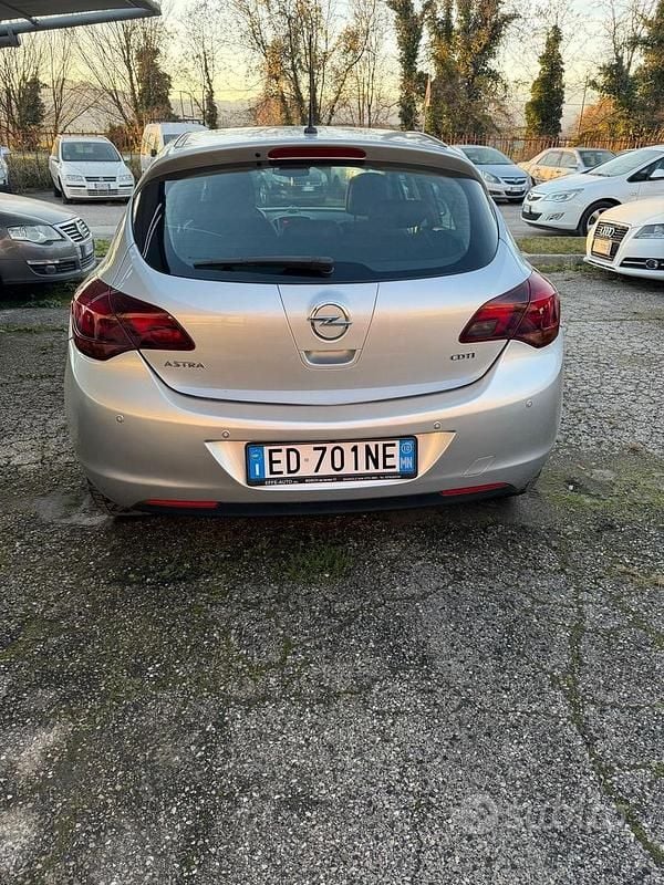 Usata Opel Astra Cosmo 110 CV (80 kW) 2010 Grigio Berlina