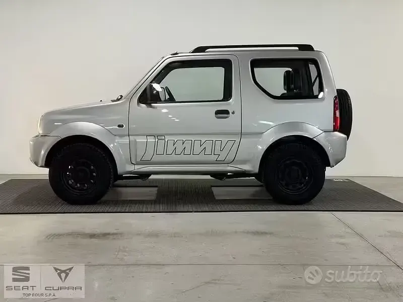 Usata Suzuki Jimny 82 CV (60 kW) 2002 Grigio SUV