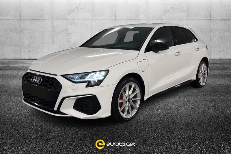 Usata Audi A3 e-tron S-Line 245 CV (180 kW) 2022 Bianco metallizzato Utilitaria