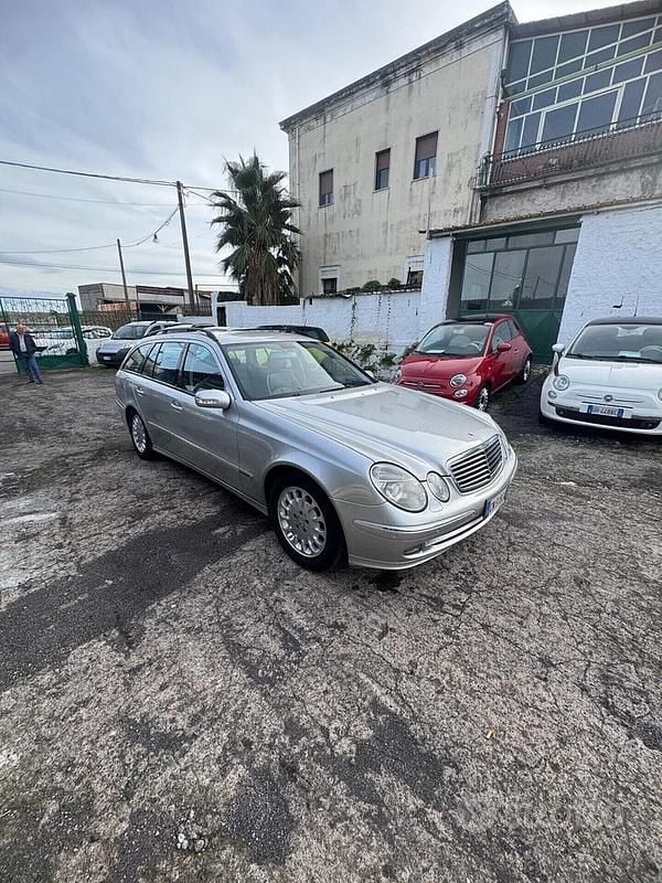 Usata Mercedes E270 Avantgarde 176 CV (129 kW) 2004 Grigio Station wagon