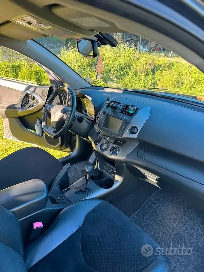 Usata Toyota RAV4 Executive 150 CV (110 kW) 2011 Grigio SUV