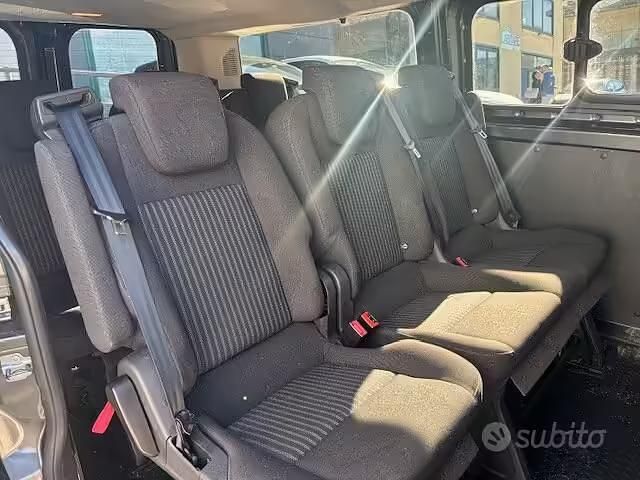Begagnad Ford Tourneo Trend 131 HK (96 kW) 2018 Grå Minibuss