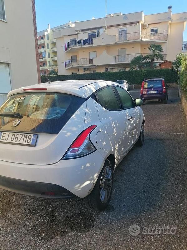 Usata Lancia Ypsilon 2011 Bianco Utilitaria