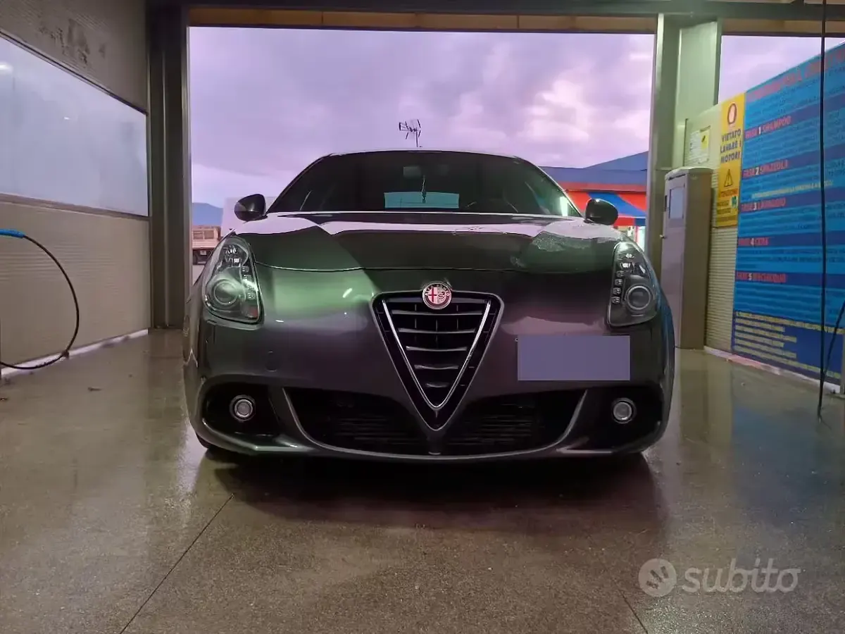 Usata Alfa Romeo Giulietta Quadrifoglio Verde 240 CV (176 kW) 2015 Grigio Utilitaria