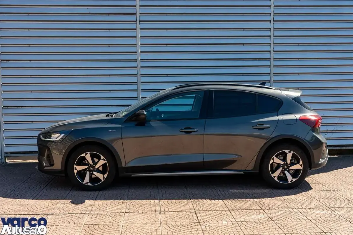 Usata Ford Focus Active 125 CV (91 kW) 2022 Grigio magnetic Monovolume