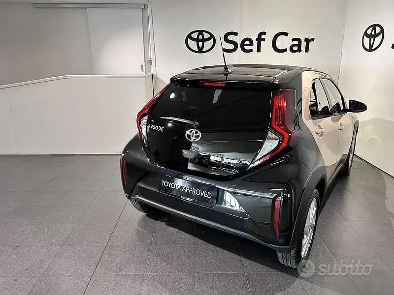 Usata Toyota Aygo X Trend 72 CV (52 kW) 2022 Marrone SUV