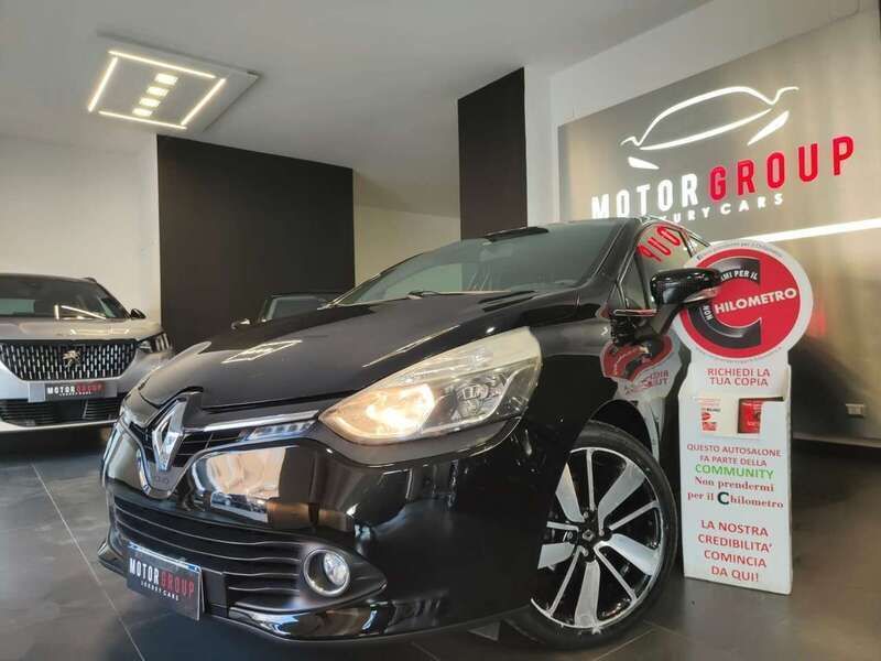 Nero Usata 2016 Renault Clio IV Tre volumi | 5490 € (Super prezzo) - Immagine 1/4