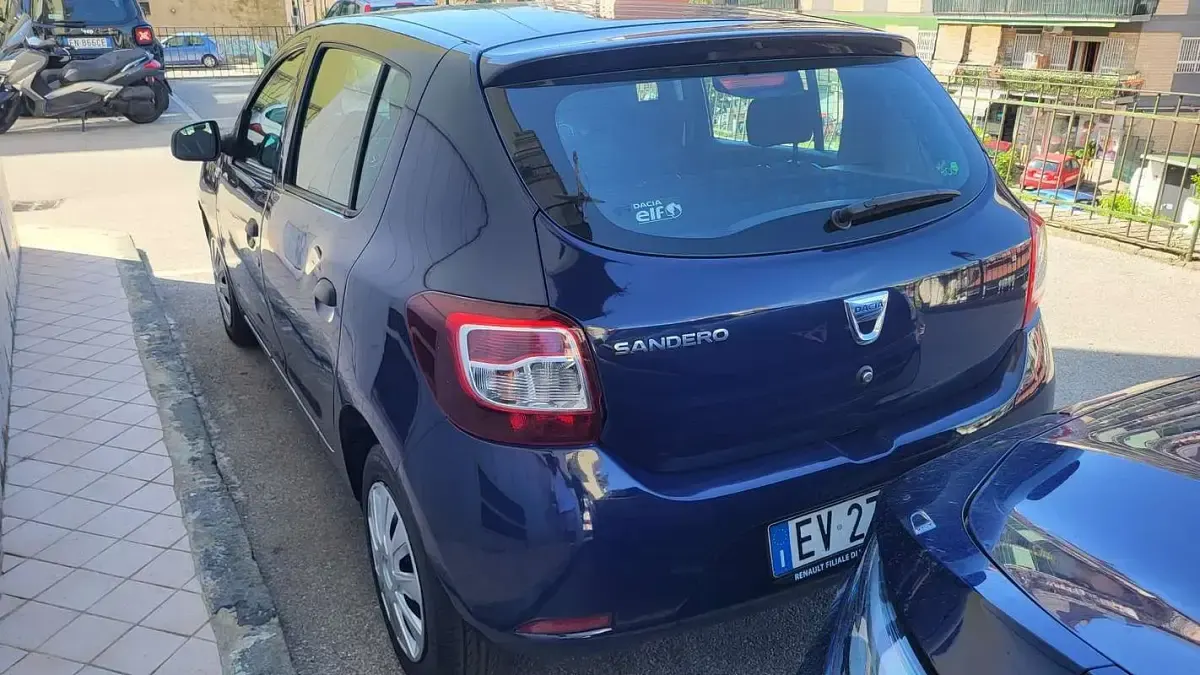 Usata Dacia Sandero Ambiance 75 CV (55 kW) 2014 Berlina