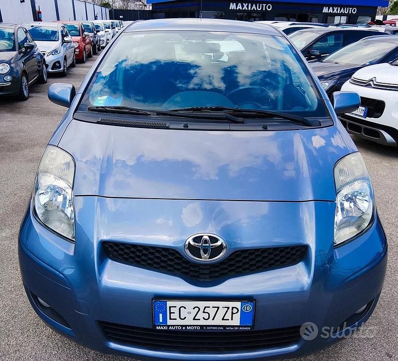 Usata Toyota Yaris 100 CV (73 kW) 2010 Blu Utilitaria