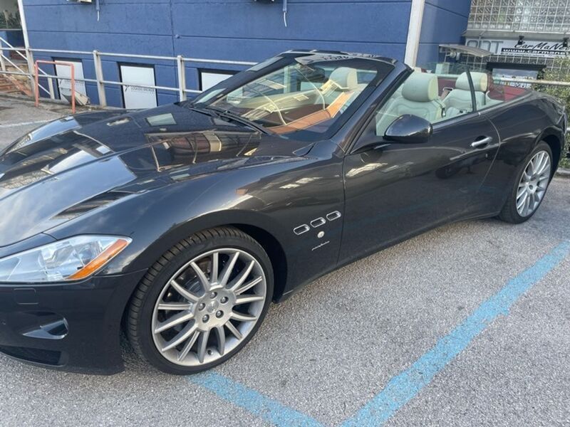 Usata Maserati GranCabrio 439 CV (322 kW) 2011 Nero Cabrio