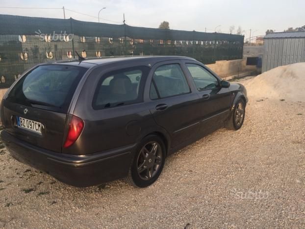 https://images.autouncle.com/it/car_images/3352acab-b9ff-4f8c-b9cb-31de5de97308_lancia-lybra-2-4-jtd-150-cv-cat-intensa.jpg