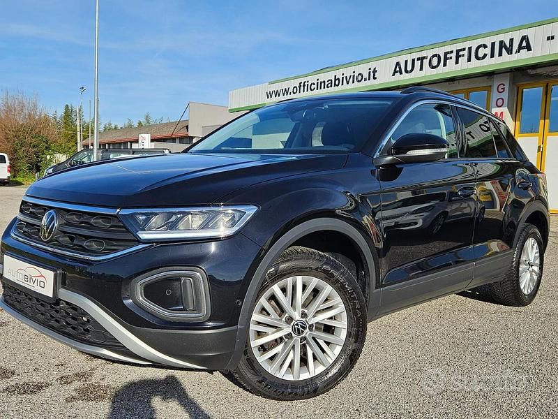 Usata VW T-Roc Life 110 CV (80 kW) 2023 Nero SUV