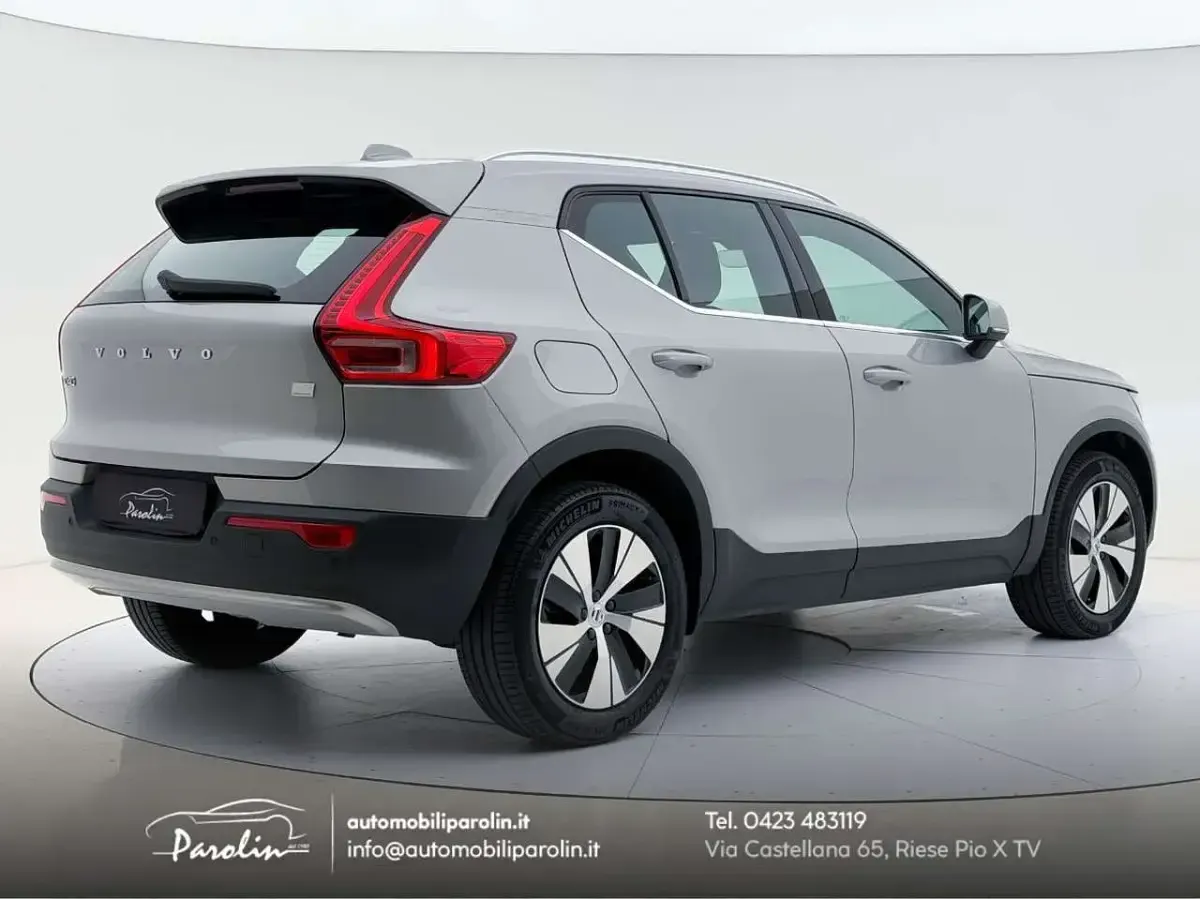 Usata Volvo XC40 Plus 261 CV (191 kW) 2023 Silver dawn SUV