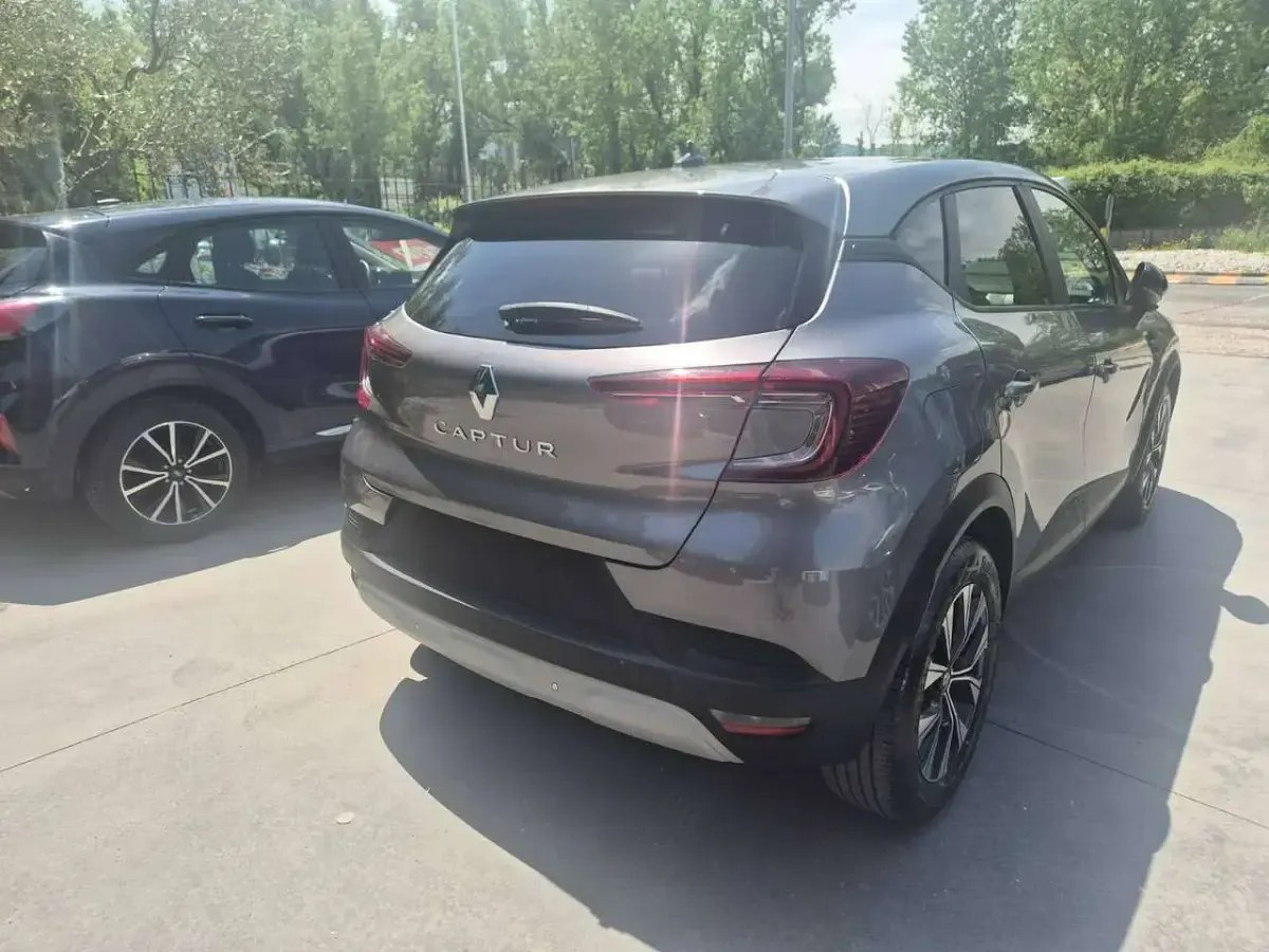Usata Renault Captur Evolution 101 CV (74 kW) 2024 Grigio SUV