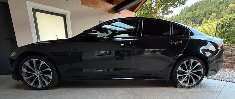 Usata Jaguar XE R-Dynamic 180 CV (132 kW) 2020 Nero Berlina