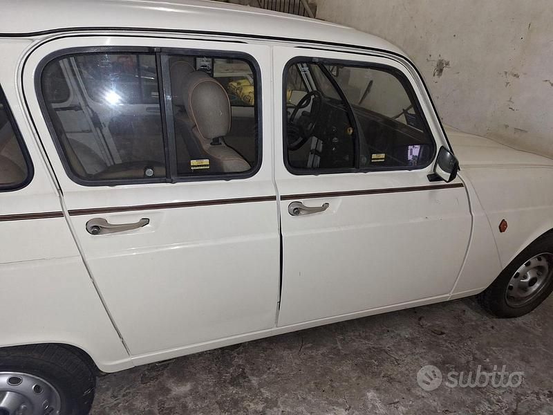Usata Renault R4 33 CV (24 kW) 1989 Bianco Berlina