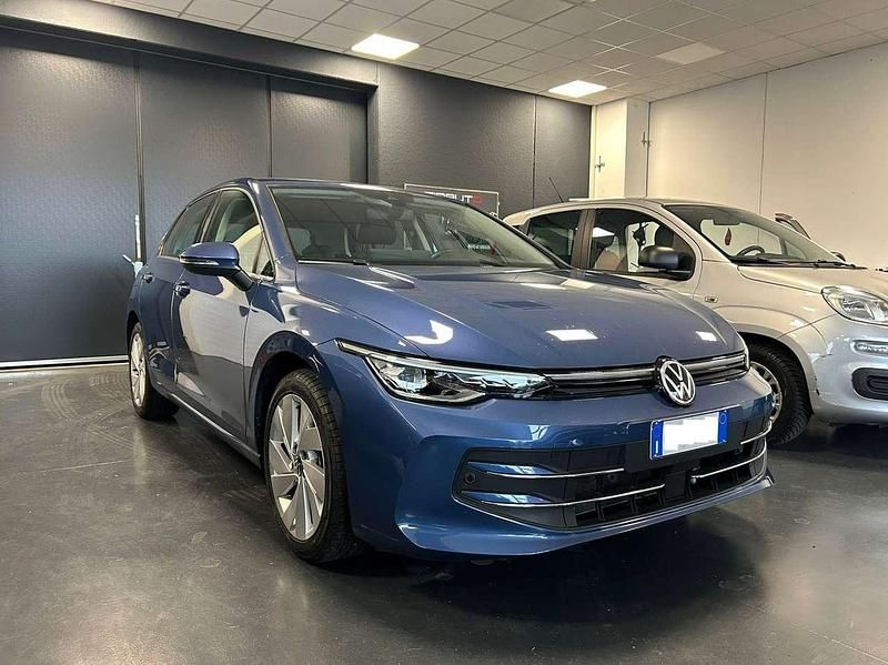 Usata VW Golf VIII Style 150 CV (110 kW) 2025 Anemone blue Berlina