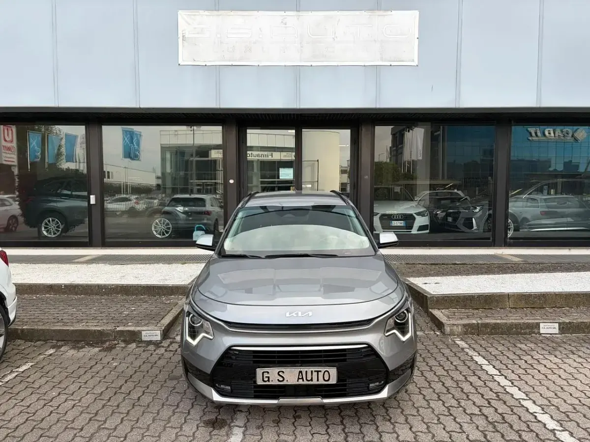 Usata Kia Niro Style 105 CV (77 kW) 2023 Argento SUV