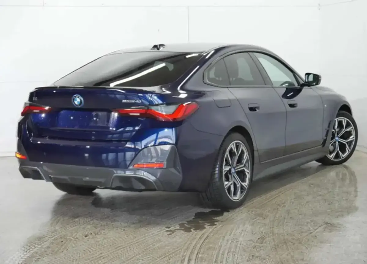 Usata BMW i4 M Sport 105 kW (143 CV) 2024 Blu/azzurro Berlina