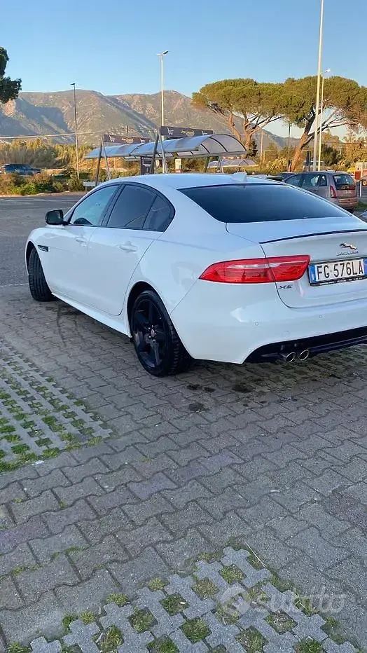 Usata Jaguar XE 180 CV (132 kW) 2017 Bianco Berlina