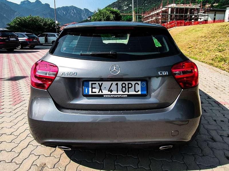 Usata Mercedes A180 109 CV (80 kW) 2014 Argento Berlina