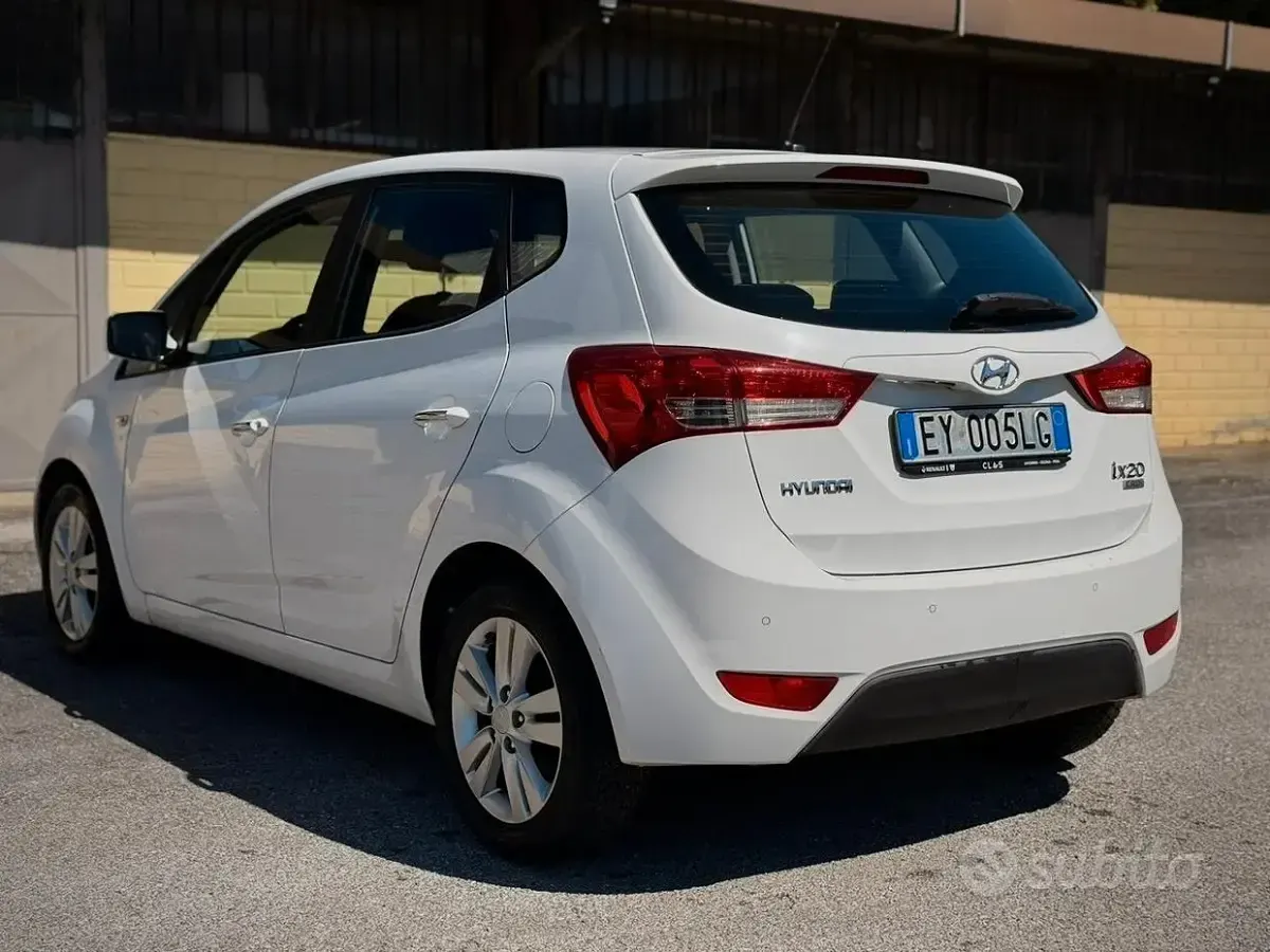 Usata Hyundai ix20 Comfort 90 CV (66 kW) 2015 Bianco Utilitaria
