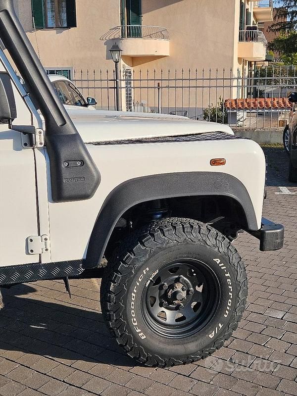 Usata Land Rover Defender 2000 Bianco Station wagon