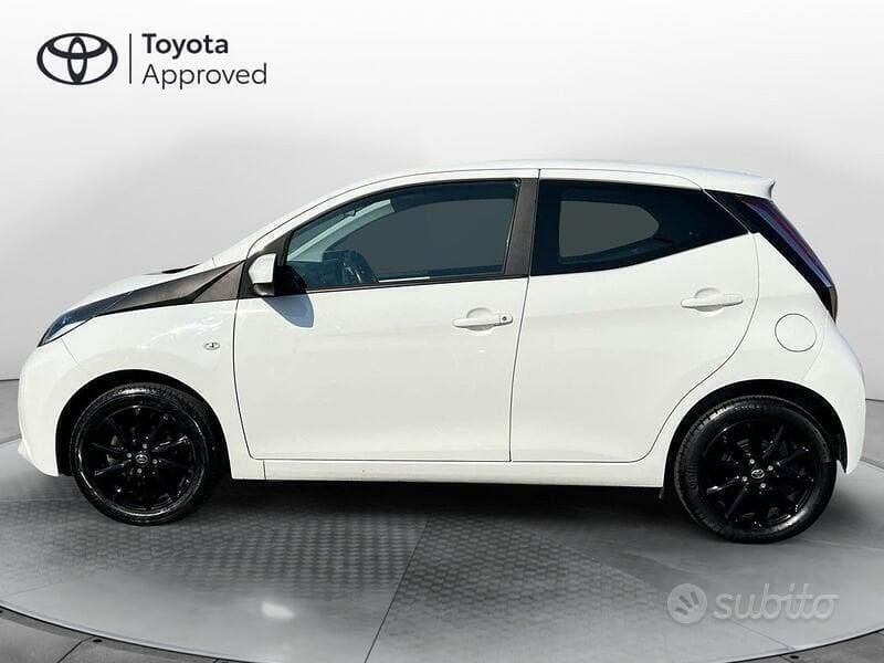 Bianco Usata 2018 Toyota Aygo X-play Due volumi | 9000 € (Ottimo prezzo) - Immagine 1/1