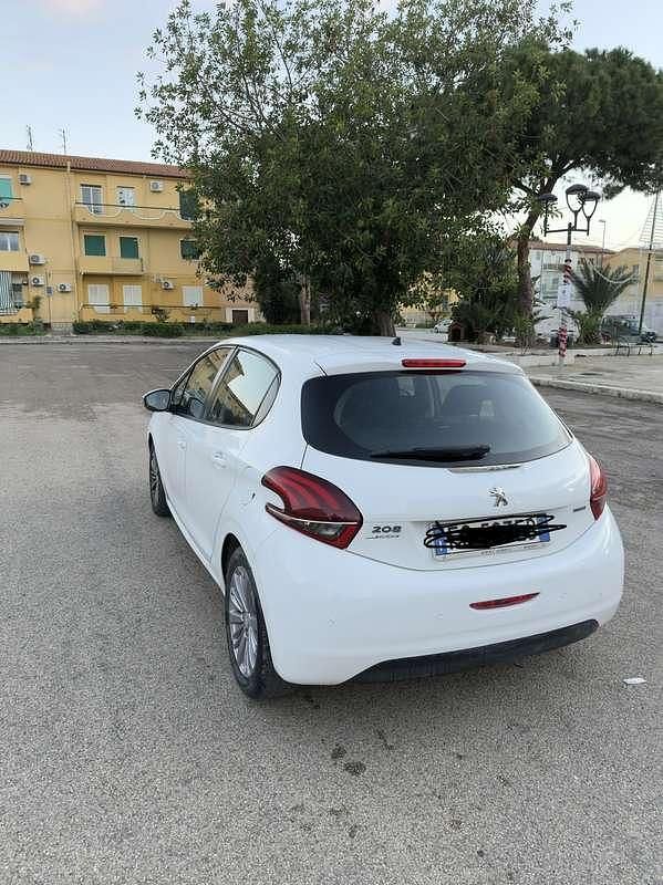 Usata Peugeot 208 82 CV (60 kW) 2017 Utilitaria