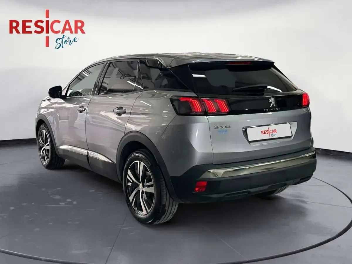 Usata Peugeot 3008 Allure 131 CV (96 kW) 2024 Grigio metallizzato SUV