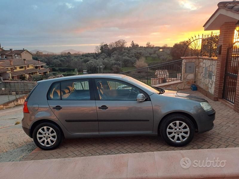 Usado VW Golf IV 105 CV (77 kW) 2005 Berlina