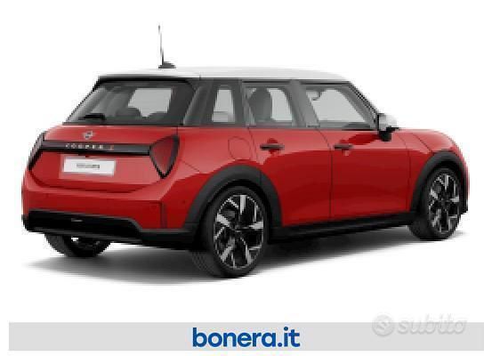 Usata Mini Cooper Classic 204 CV (150 kW) 2024 Chili red ii Utilitaria