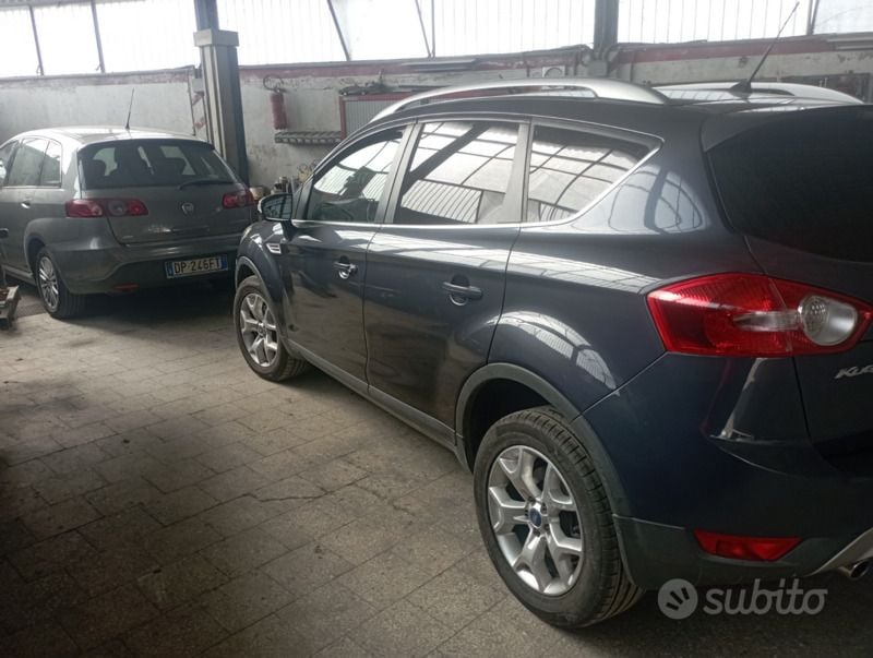 Usata Ford Kuga 140 CV (102 kW) 2012 Grigio SUV