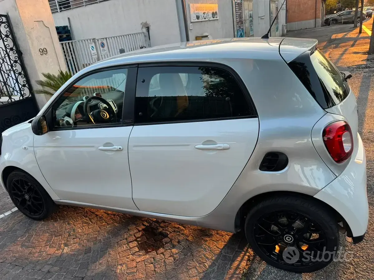Usata Smart ForFour 75 CV (55 kW) 2017 Bianco Utilitaria
