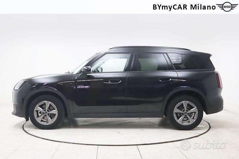 Käytetty Mini Countryman Classic 218 HP (160 kW) 2024 Musta Katumaasturi