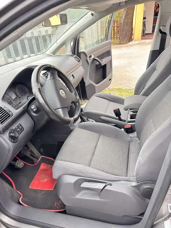 Usata VW Touran Highline 105 CV (77 kW) 2010 Grigio Monovolume
