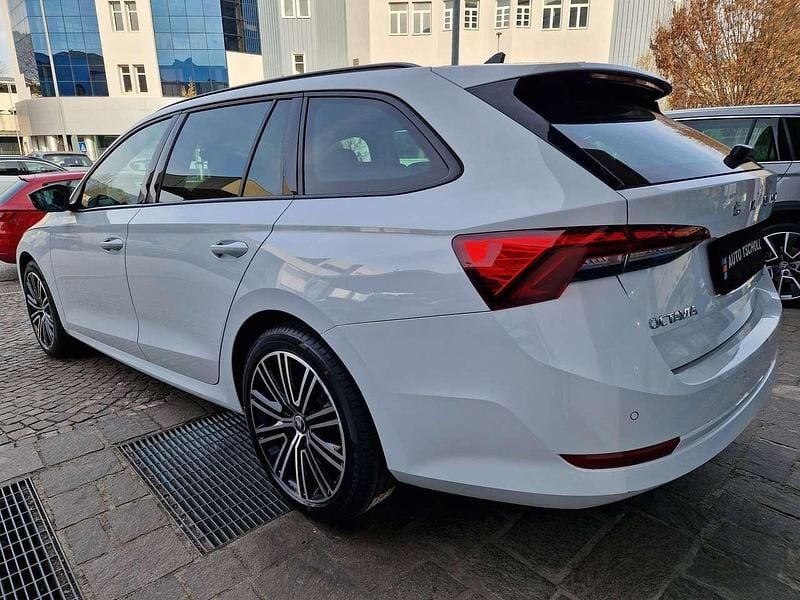 Usata Skoda Octavia Ambition 150 CV (110 kW) 2022 Moonweiss metallic Station wagon