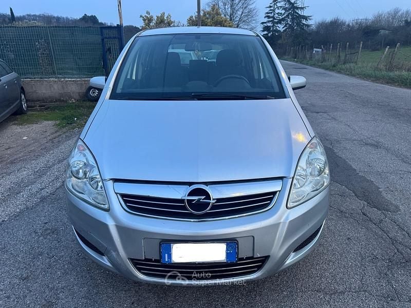 Usata Opel Zafira 140 CV (102 kW) 2010 Monovolume