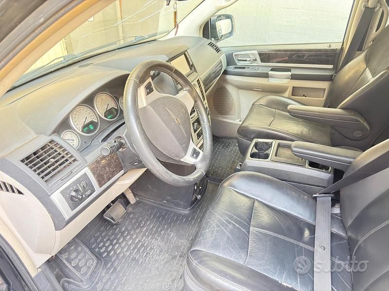 Usata Chrysler Grand Voyager Limited 163 CV (119 kW) 2010 Nero Monovolume