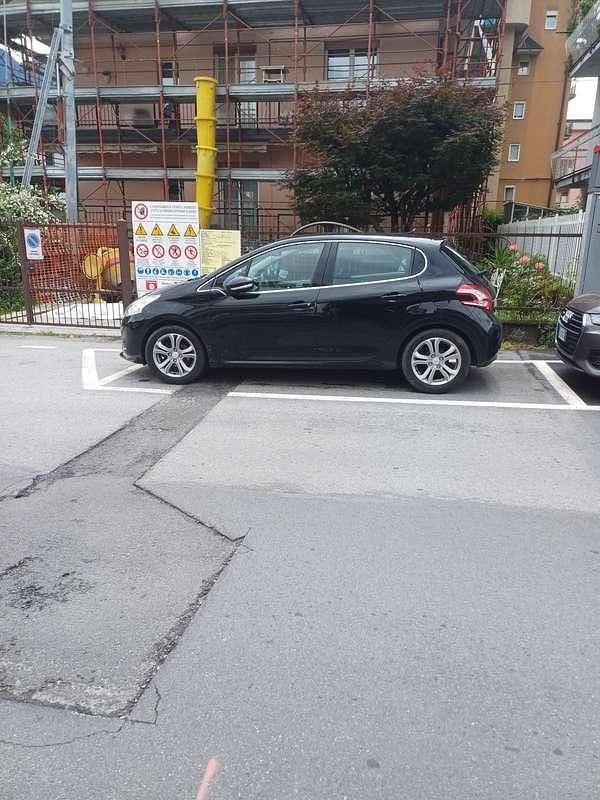 Usata Peugeot 208 Allure 82 CV (60 kW) 2012 Utilitaria