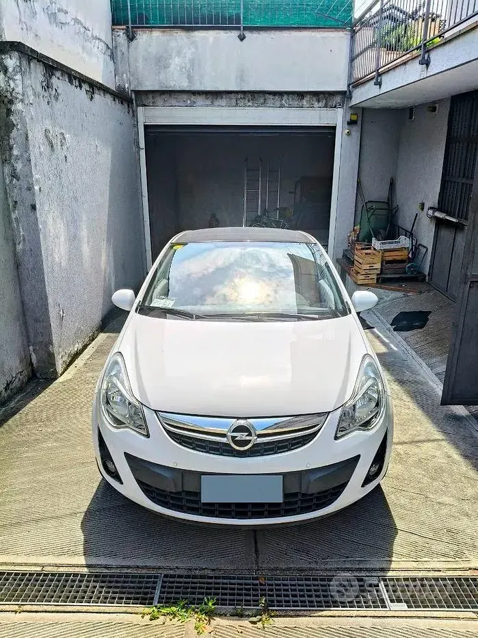 Usata Opel Corsa 100 CV (73 kW) 2011 Bianco Utilitaria